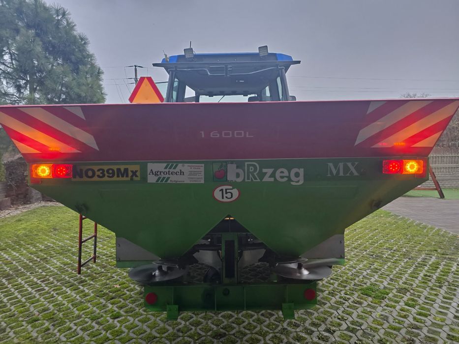 Rozsiewacz nawozów UNIA Brzeg N039 MX 1600L