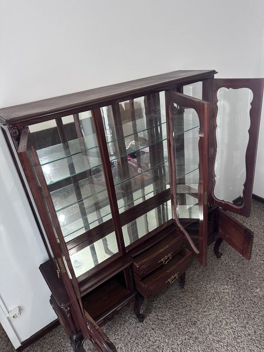 Cristaleira ou vitrine estilo Queen Anne