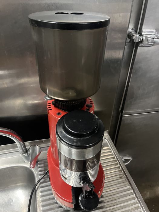 Moinho de Cafe AUREA a trabalhar a 100%