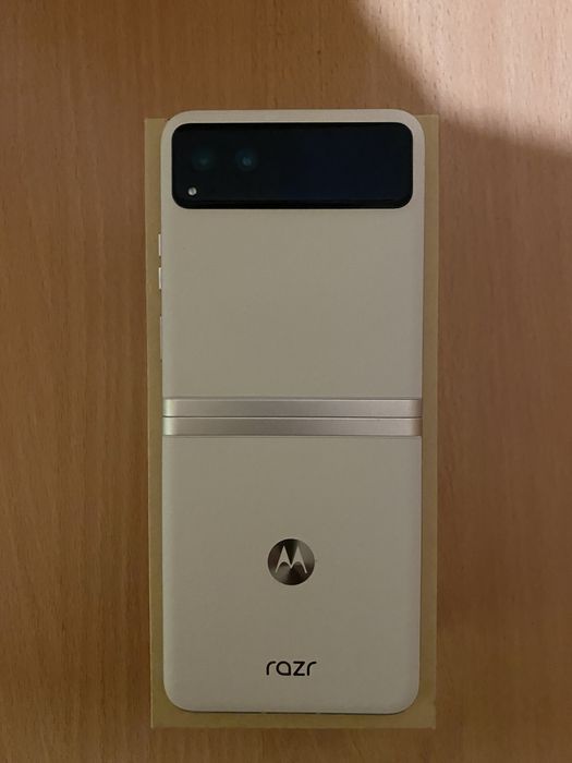 Motorola razr 40 тріснутий екран