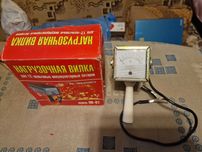 Навантажувальна вилка для визначення ступеня заряду акумулятора