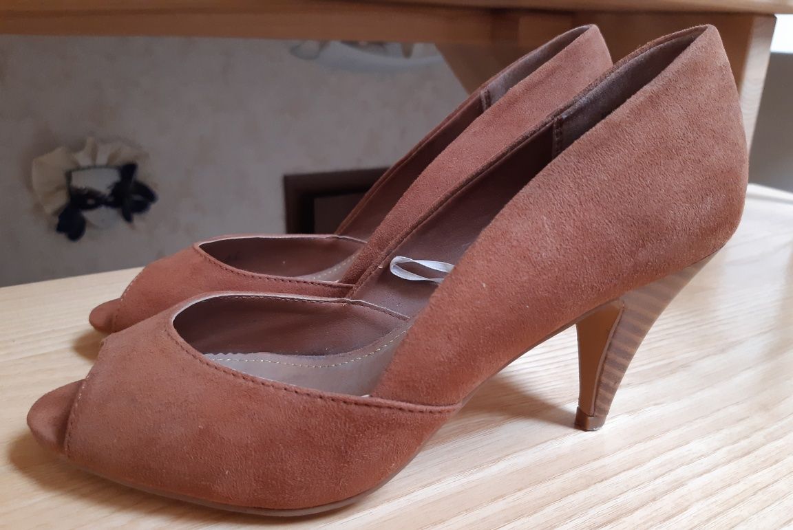 Czółenka camel, brąz r. 36, odkryte palce