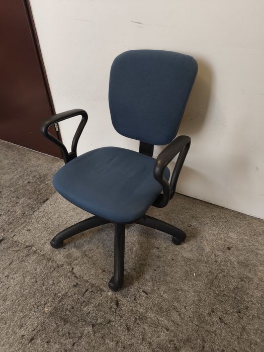 Krzesło DOWÓZ GRATIS transport obrotowe biurowe granatowe niebieskie