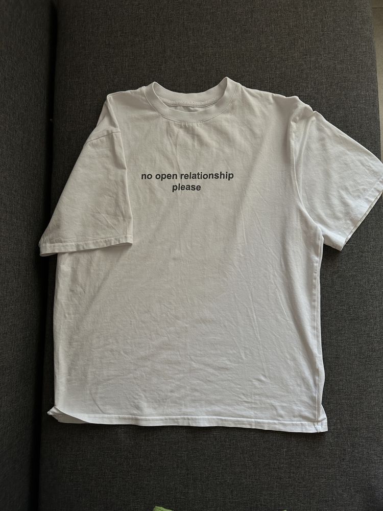 Біла футболка «no open relationship please”