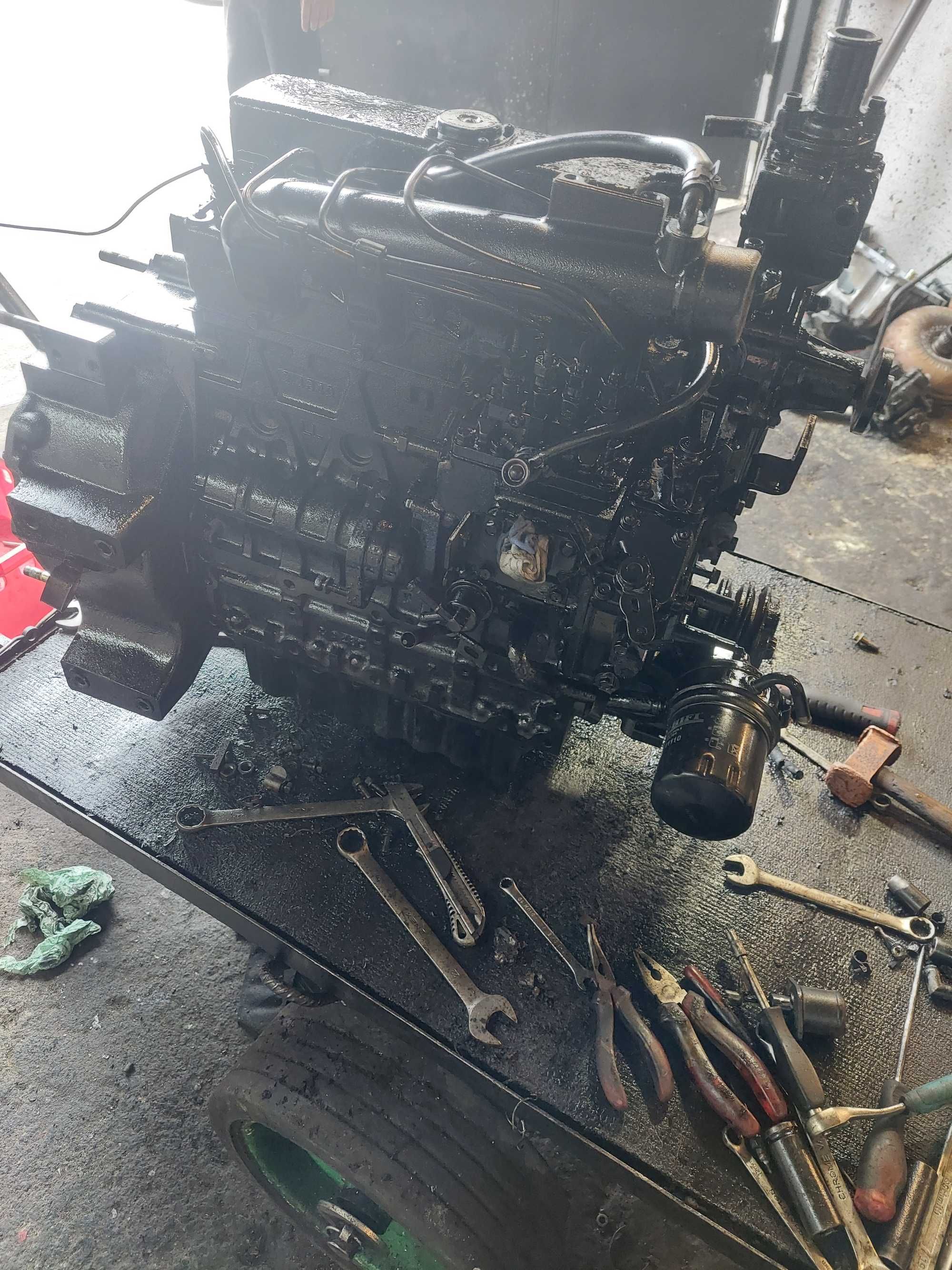 Silnik kubota v  2403 . ciagnik kubota