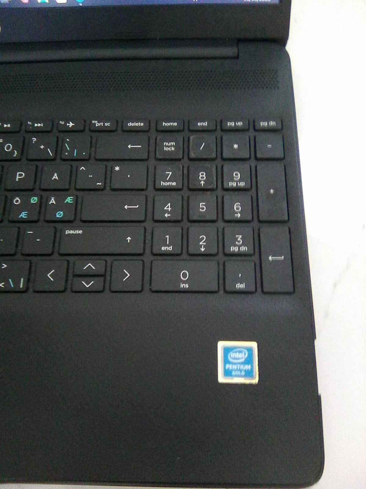 Portátil HP 15-dw1xxx,Intel Pentium Gold , Inclui Mala.