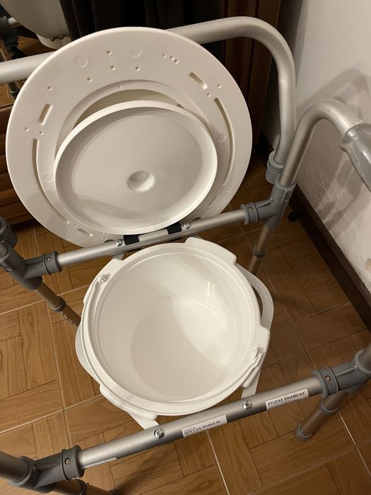 Cadeira HIGIENE nova ajustavel