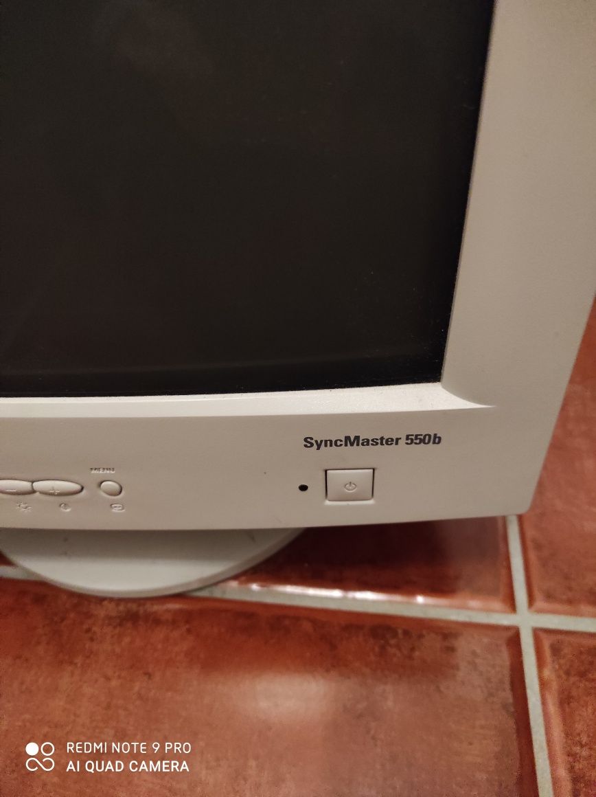 Monitor Samsung syncmaster 550b