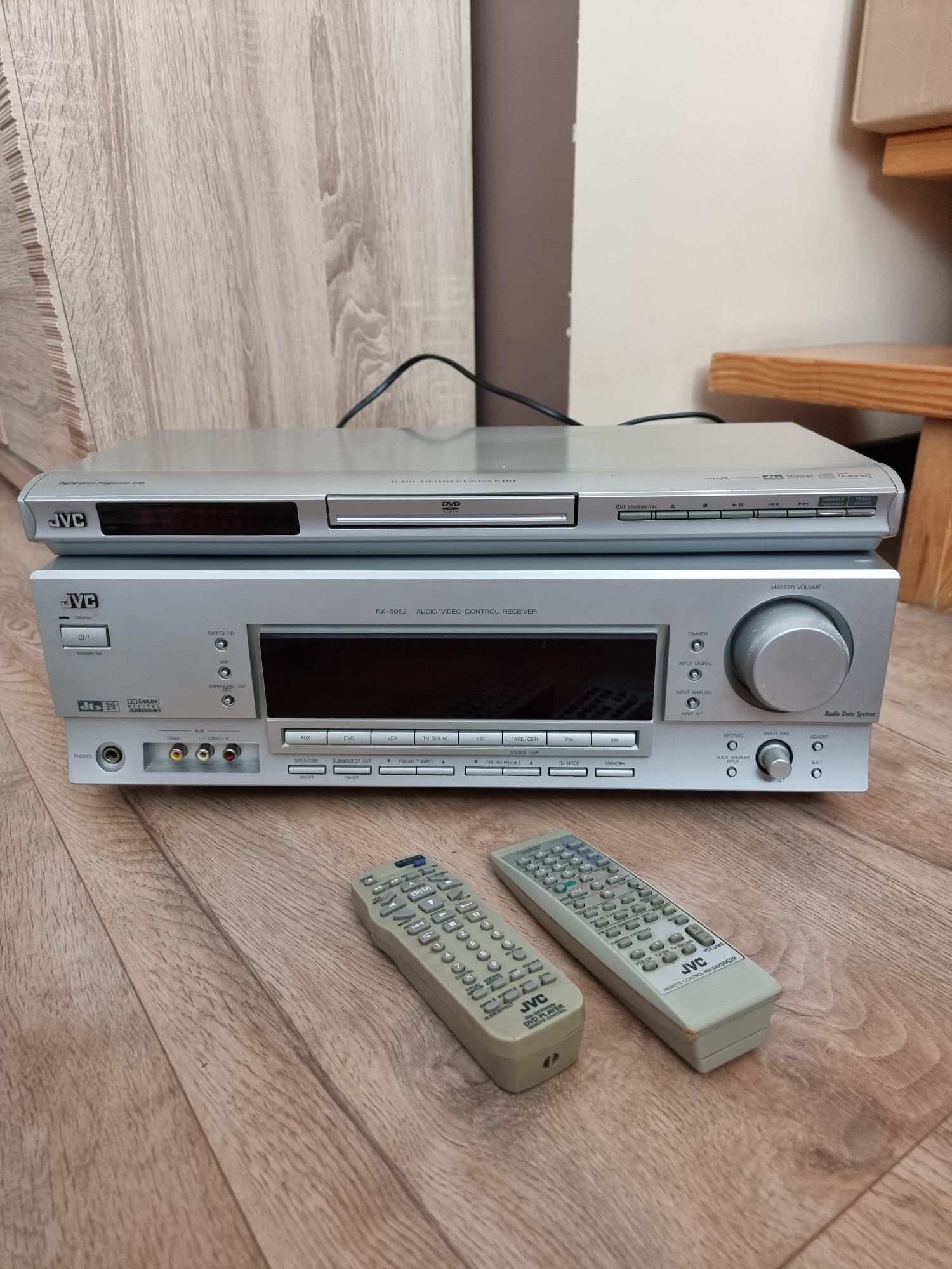Amplituner wzmacniacz JVC RX-5062 + DVD JVC XV-N342 + piloty