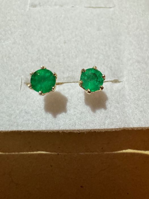 Złote kolczyki ze szmaragdami