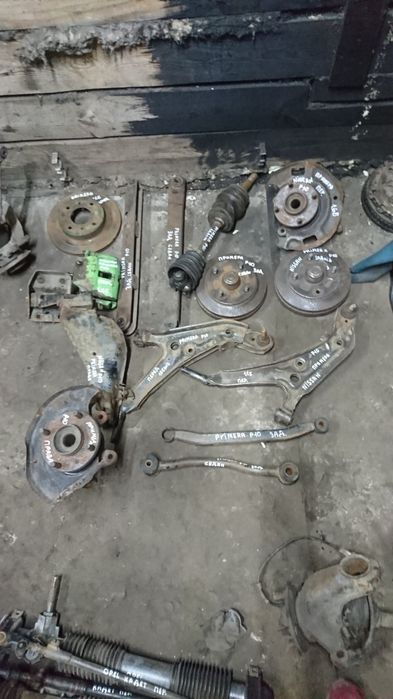 Ступица поворотний Кулак  супорт nissan primera p10