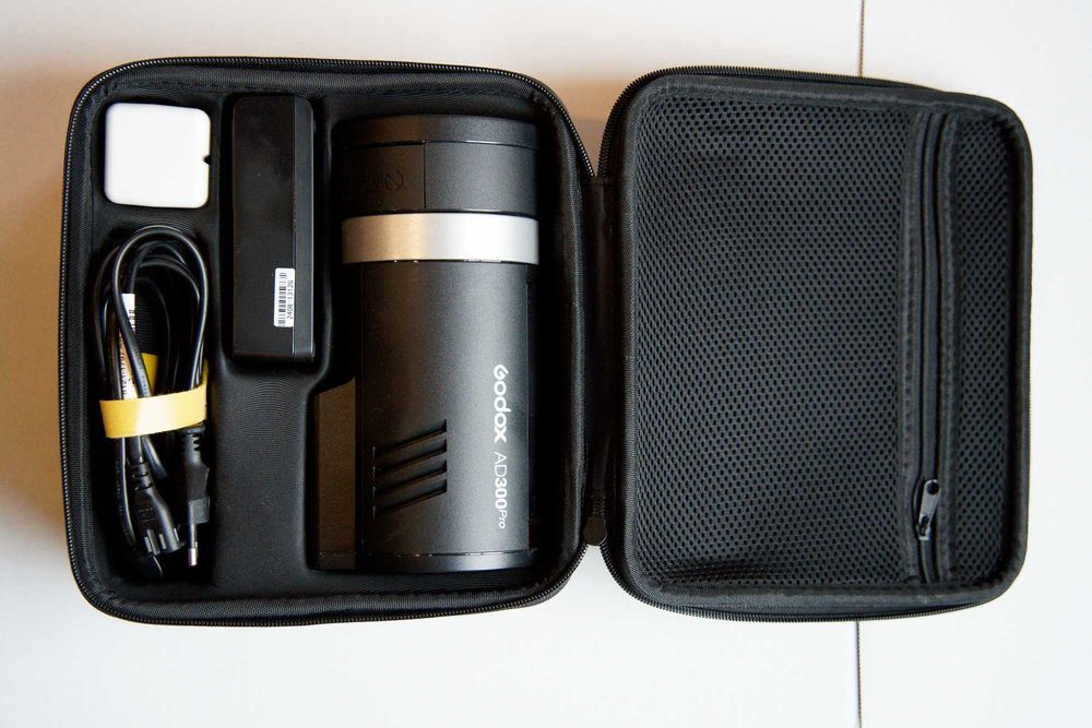 Godox AD 300 PRO – 3 razy używana kupiona w lutym 2025. Stan idealny