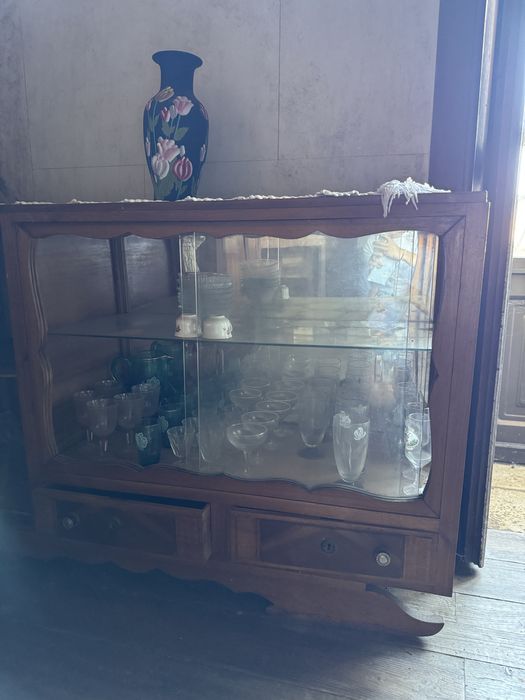 Cristaleira para restauro