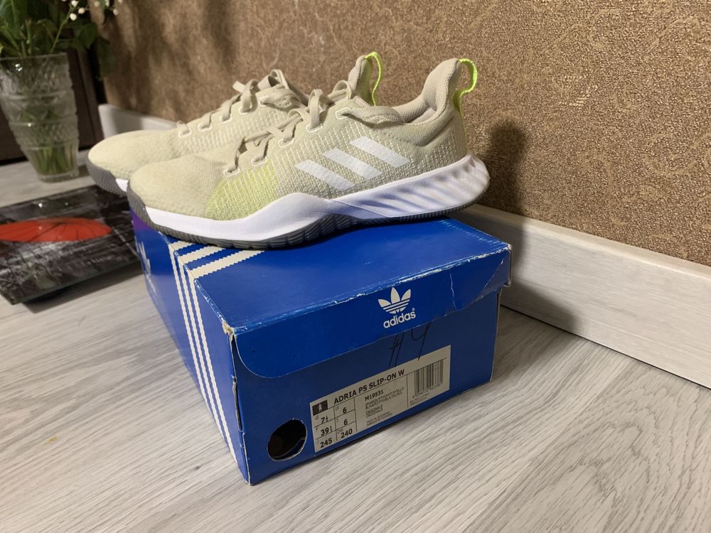 Кроссовки adidas