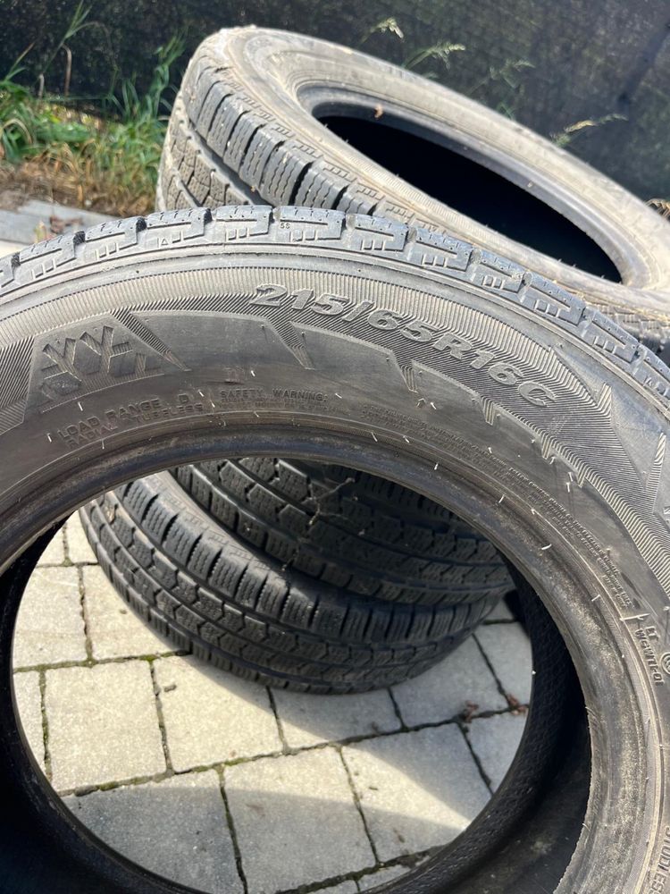 Opony zimowe 4sztuki, stan Dobry 215/65R 16C