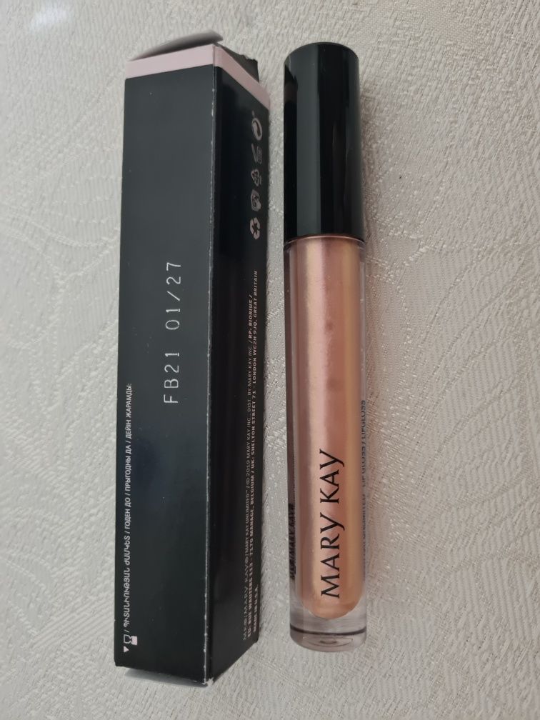 Блиск для губ Mary Kay UnlimitedБлиск рівномірно лягає на губи!