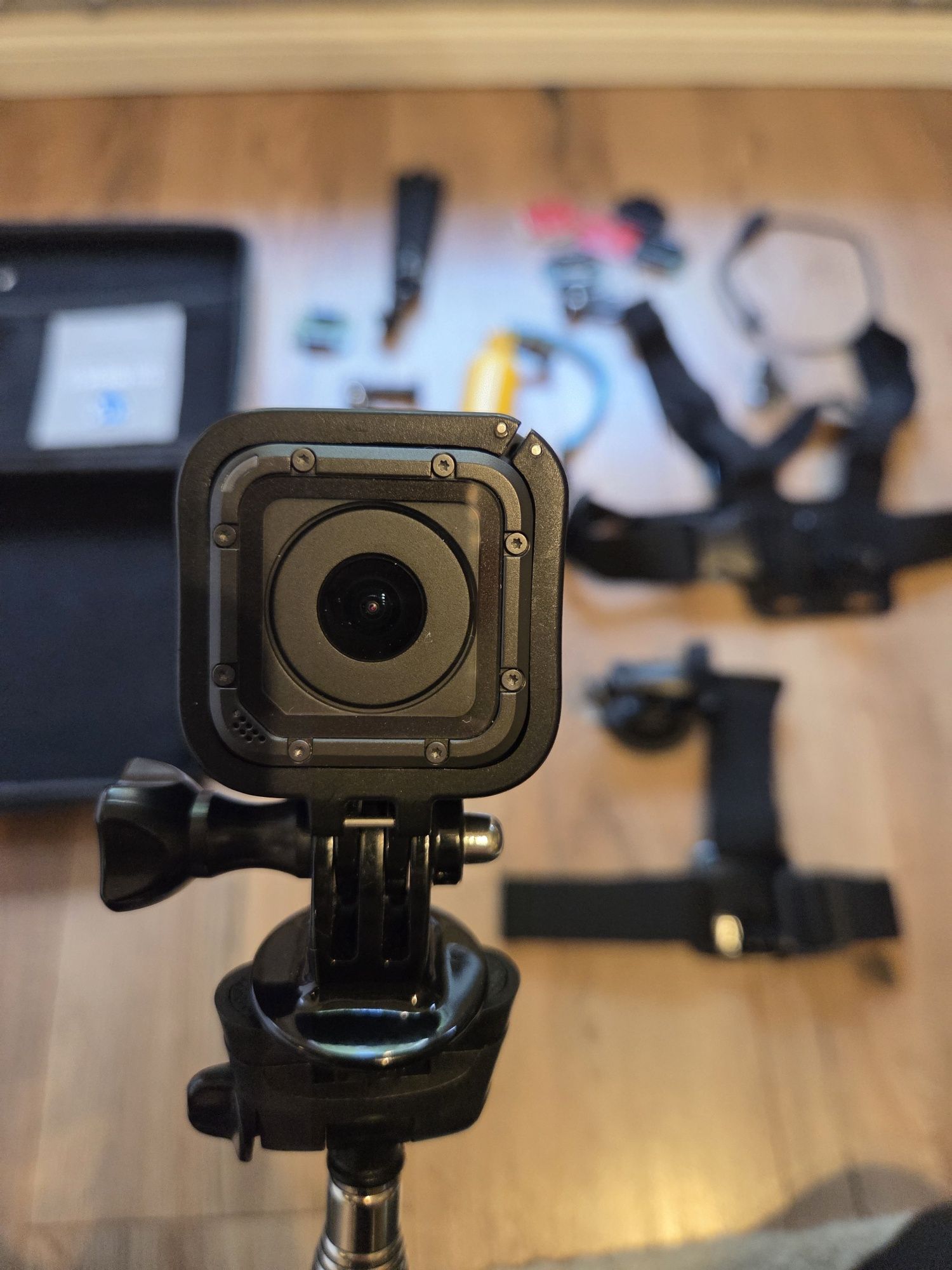 Go pro session 4  kamera plus akcesoria widoczne na zdjęciu