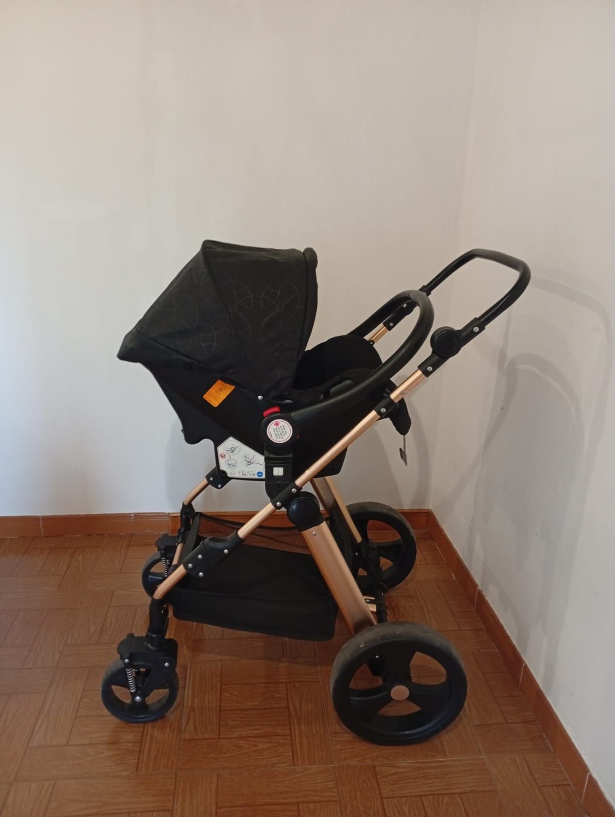 Carrinho 3 em 1 como novo.
