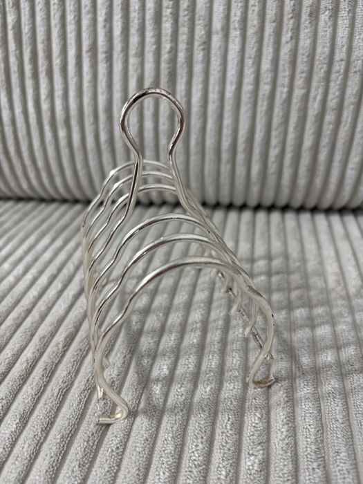 Srebrny stojak na tosty