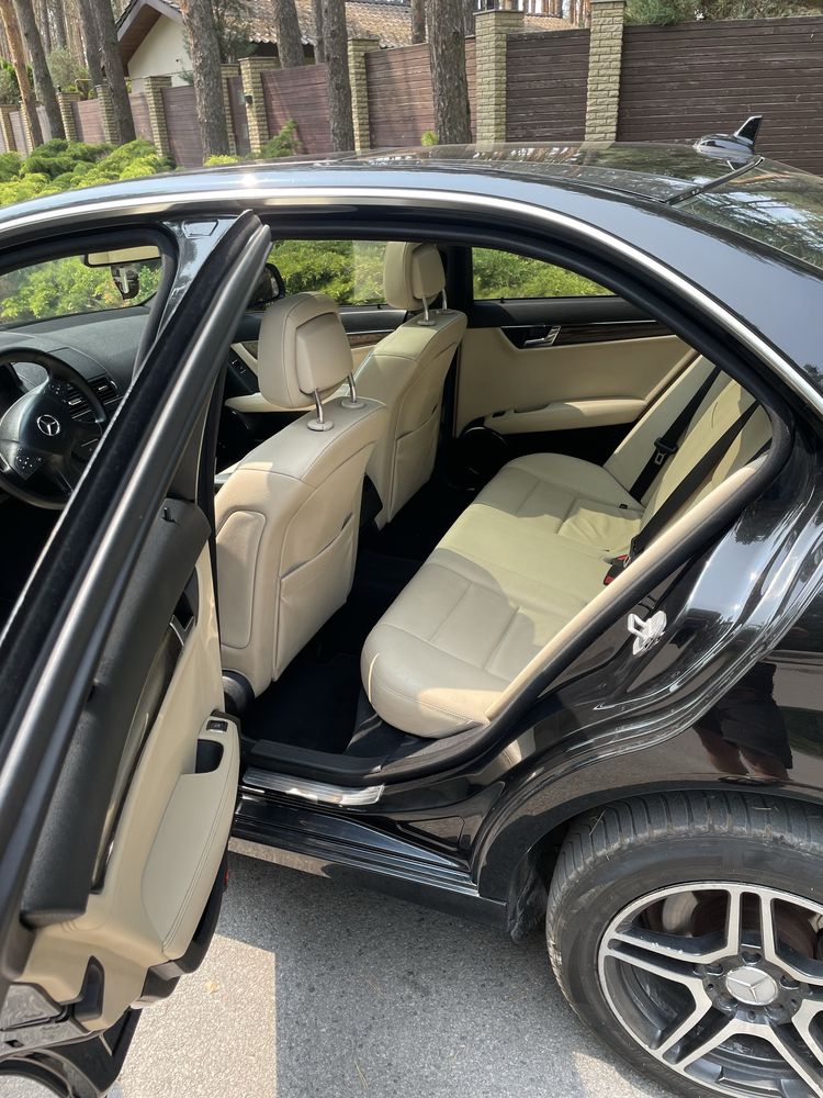 Продам mersedes w204 c 180 в хорошем состоянии