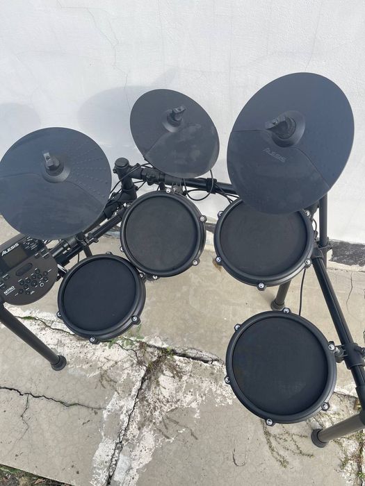 Продам ударную установку Alesis Nitro Mesh Kit