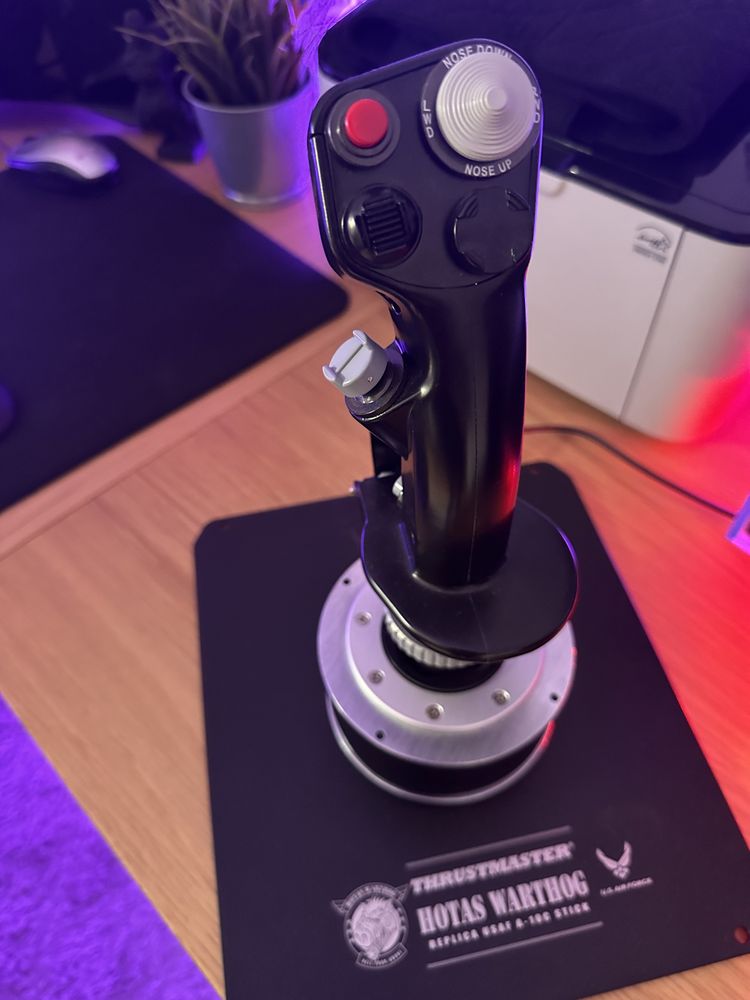 Thrusrmaster Hotas warthog + Pedais TRFP da Thrustmaster