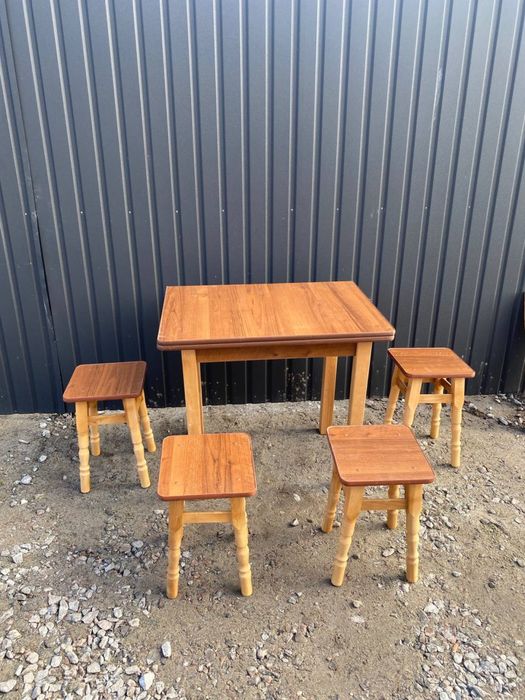 Кухонний комплект стіл і 4 стільці, табуретки