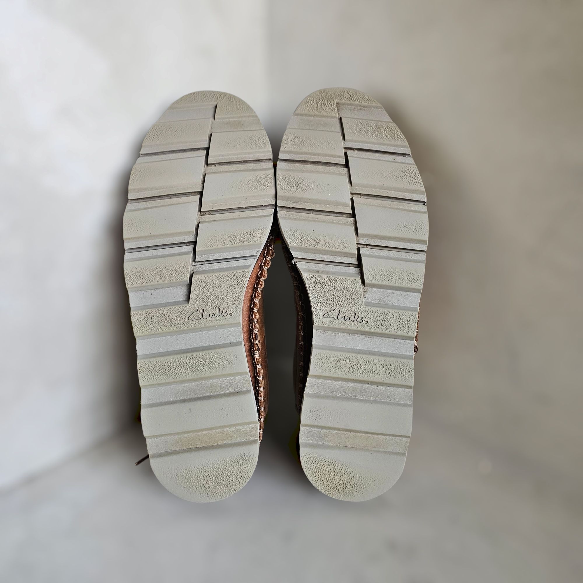 Женские  кожаные кроссовки "Clarks "