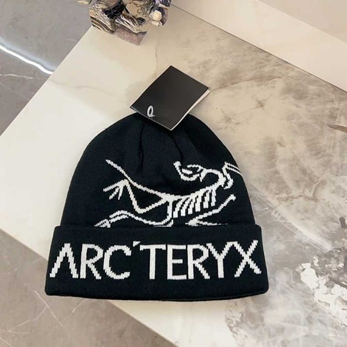 Arcteryx Bird Head Beanie–czarno-biała, rozmiar uniwersalny.