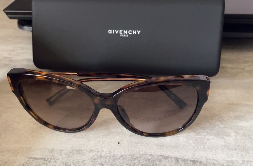 GIVENCHY сонячні окуляри