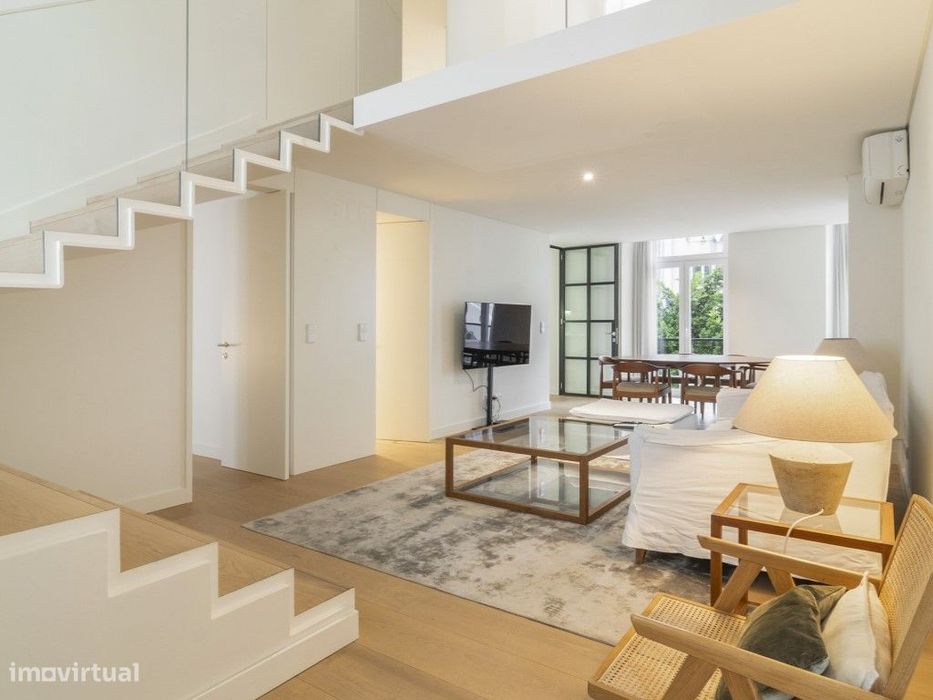 Apartamento T3 Duplex para Arrendamento no Campo Santana