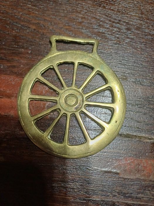 Mosiężny element uprzęży końskiej- koło