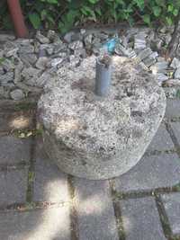 Stary betonowy stojak na parasol ogrodowy PRL