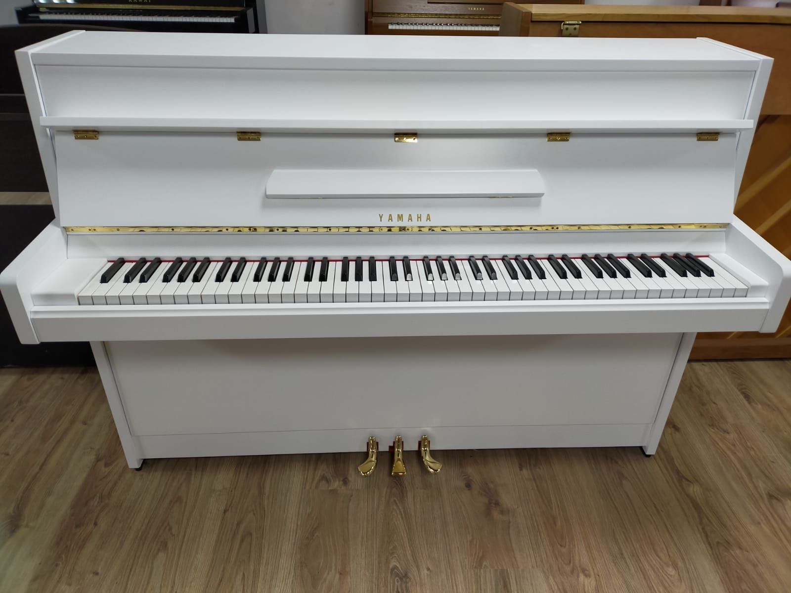 Białe pianino Yamaha, stan perfekcyjny