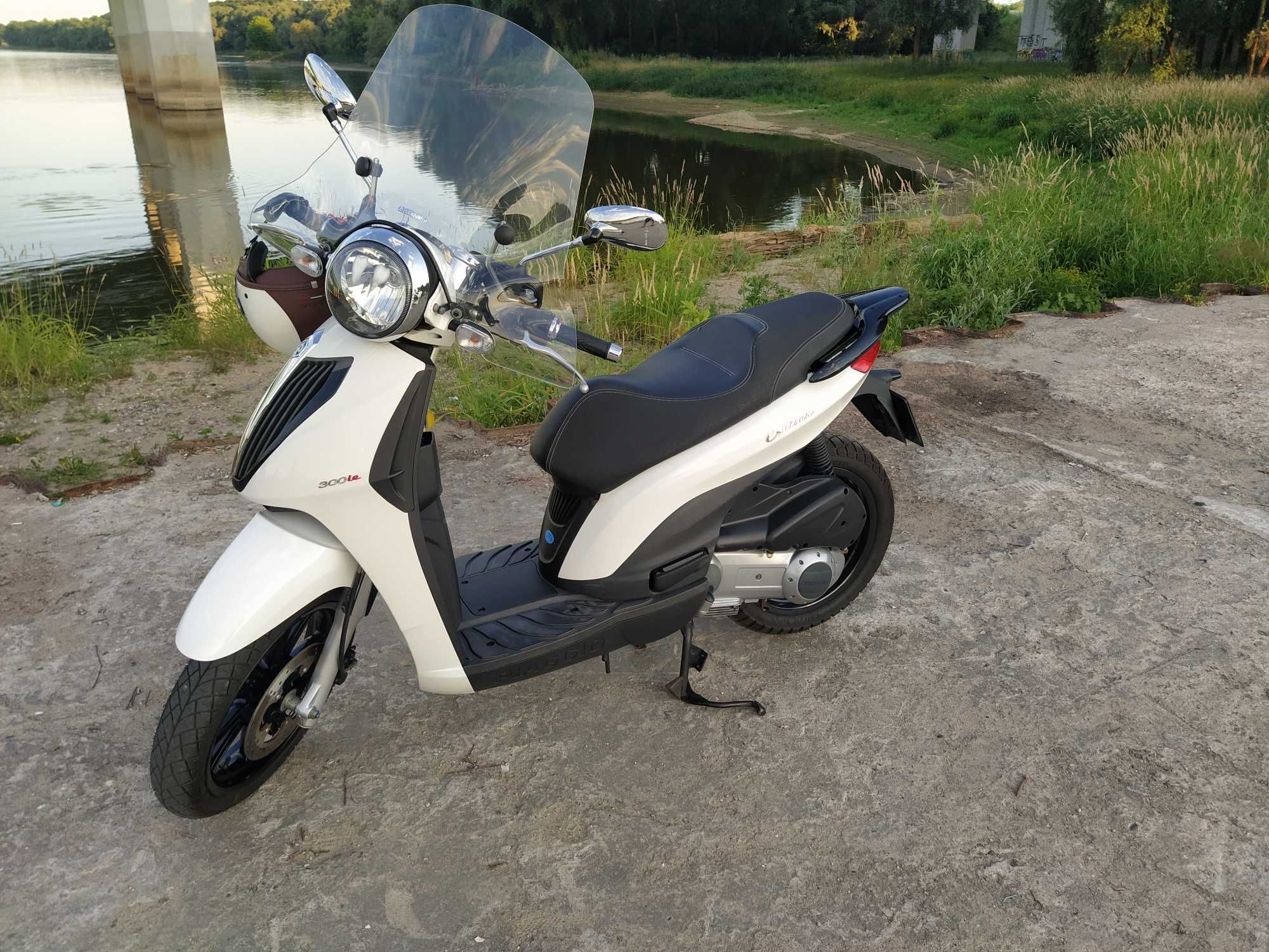 Piaggio carnaby Cruiser 300ie 2011r przebieg 13600km