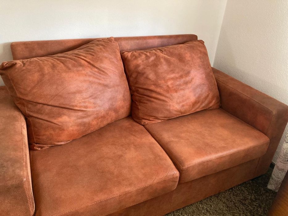 Sofá em Pele - Estado: Praticamente Novo