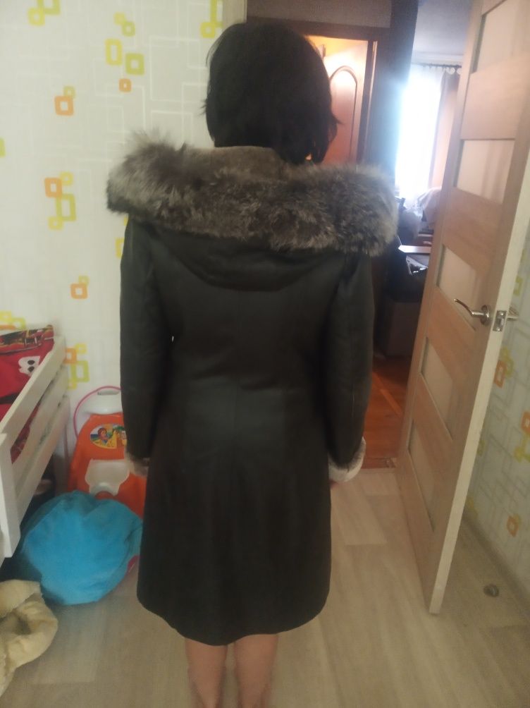 Продам шкіряне пальто жіноче.
