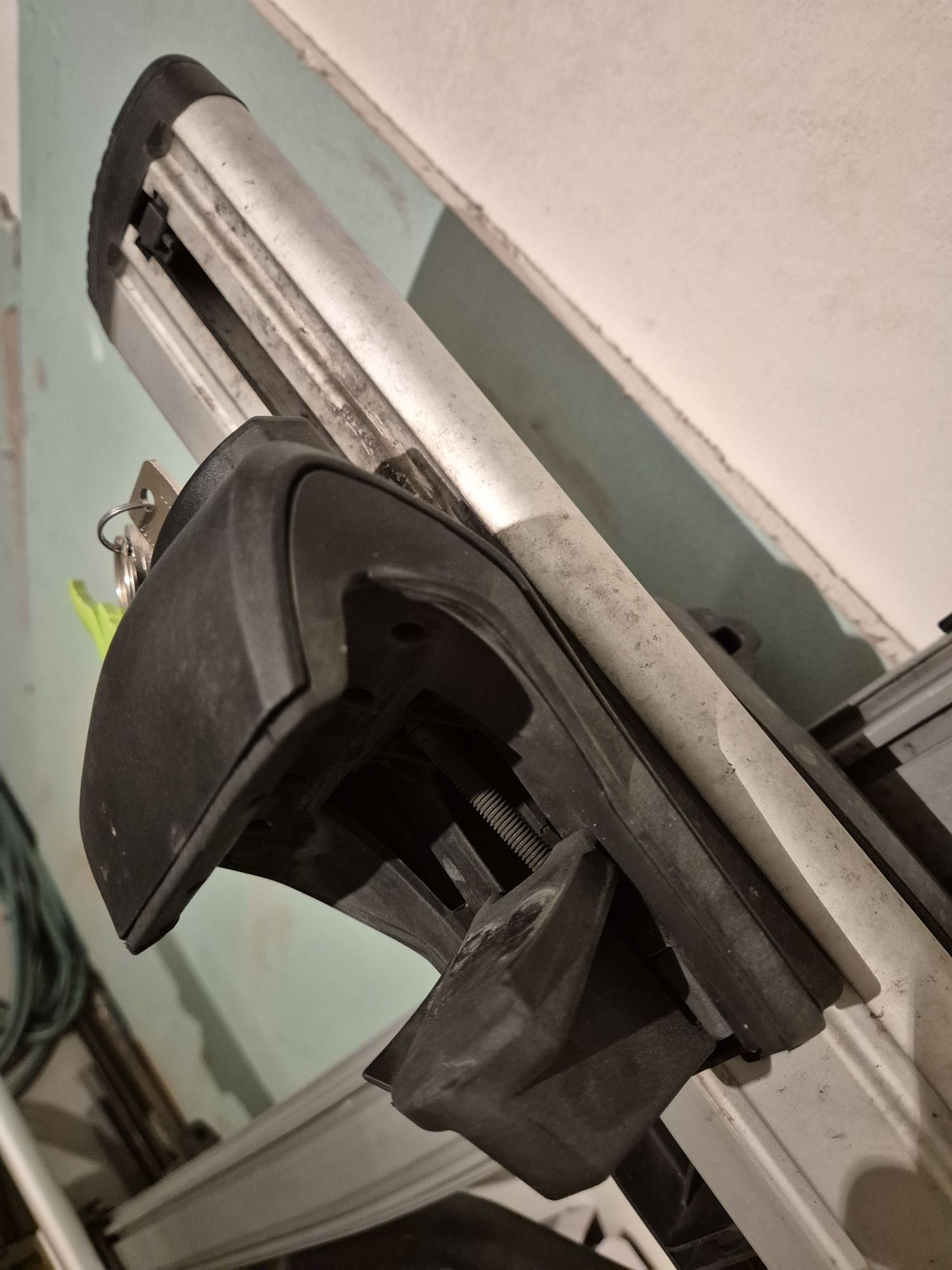 Thule Wingbar + Rapid 757 + 3 x Thule Proride 598