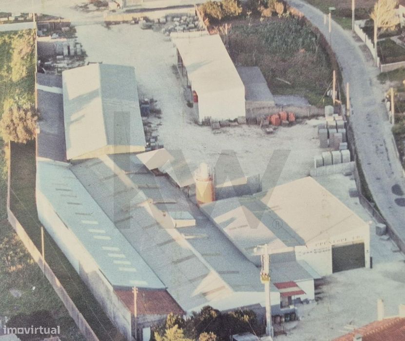 Armazém com 4.540 m2 de Terreno Urbano – Leiria / Carvide