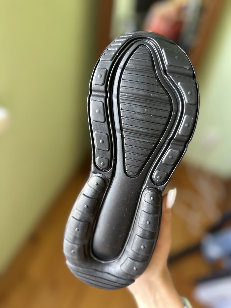 Кросовки женские Nike Air Max 270