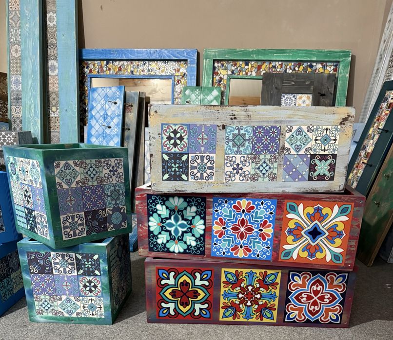 Wyprzedaż likwidacja lustra stoliki donice kwietniki wieszaki