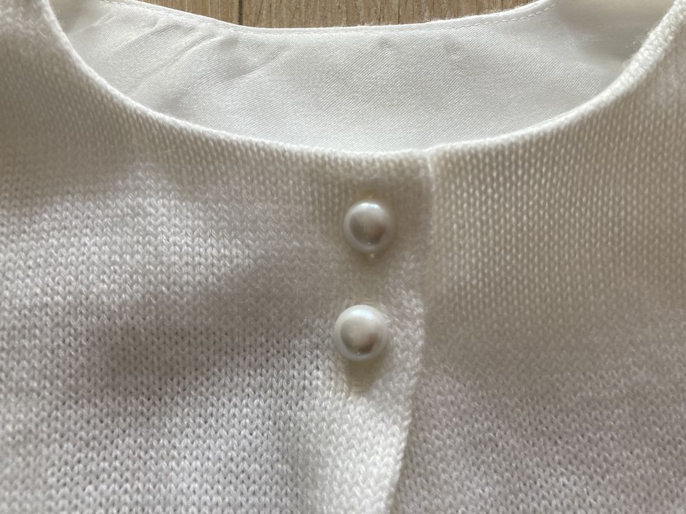 Elegancki wizytowy biały sweter roz 134