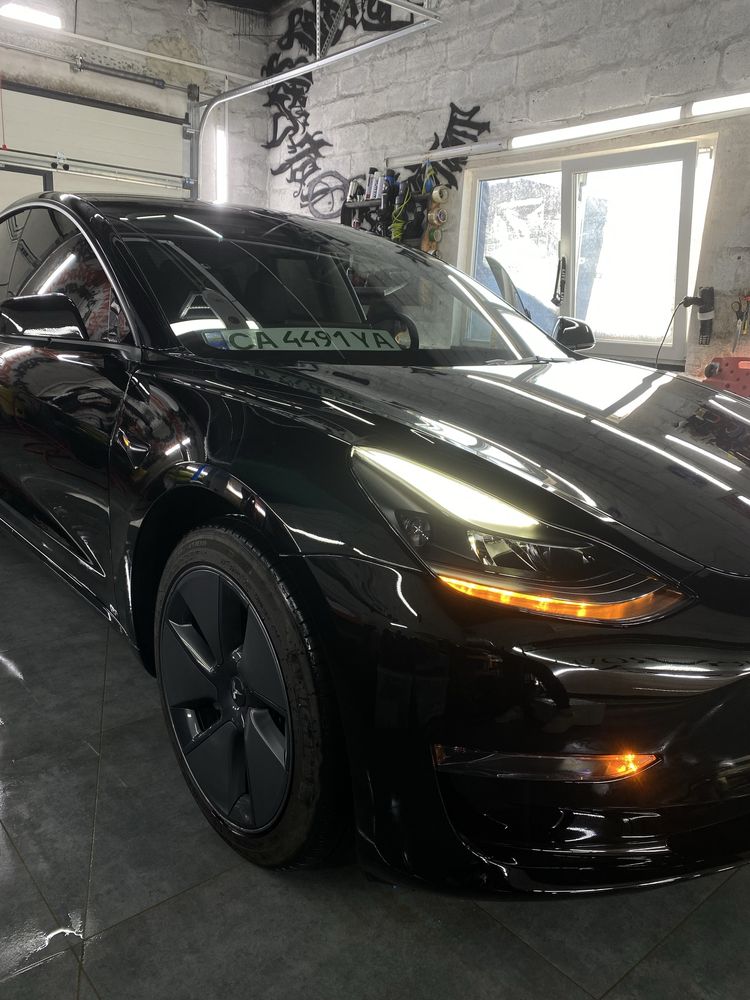 Tesla Model 3 2023 року Rest