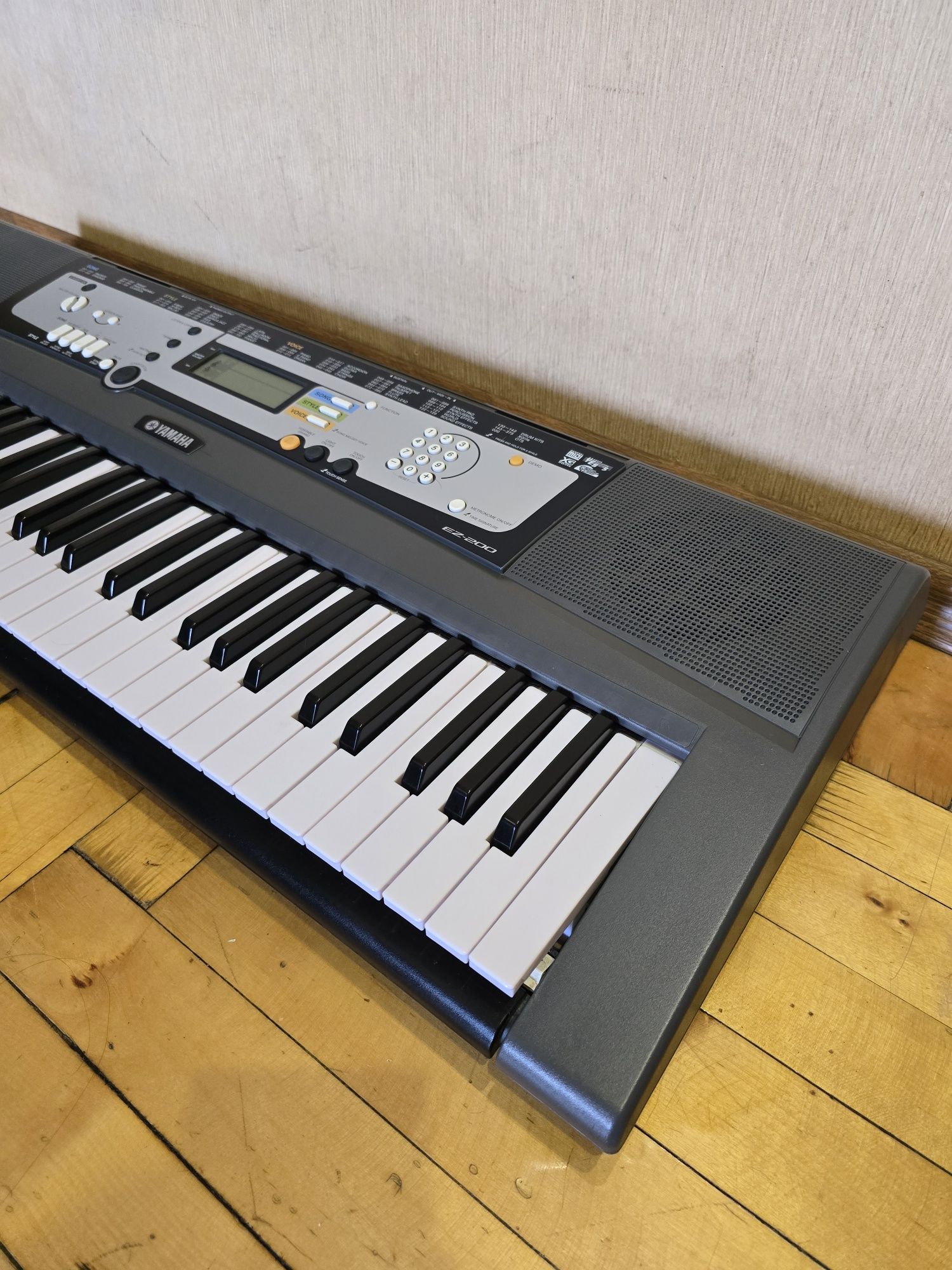 Синтезатор Yamaha EZ-200 (з підсвіткою клавіш)