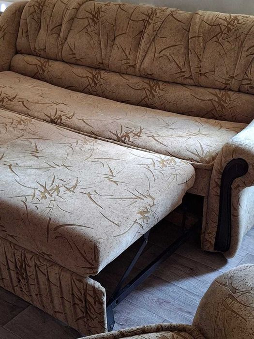 розкладний диван та два крісла