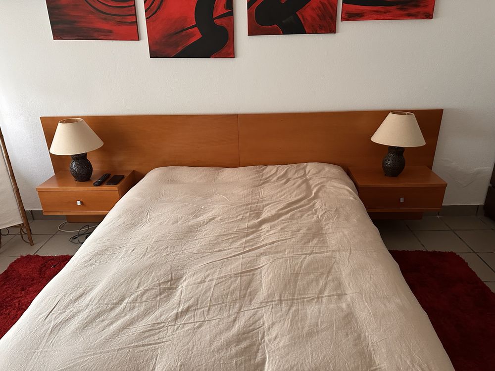 Cabeceira de Cama em Madeira com Mesas de Cabeceira Integradas – 3m