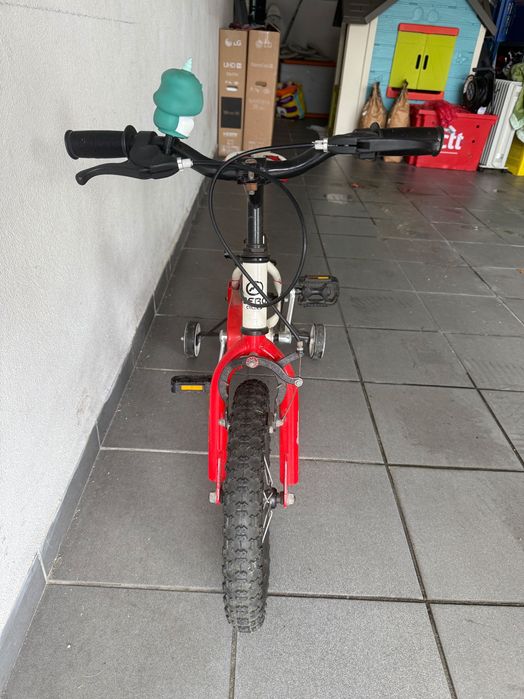 bicicleta de criança e capacete incluído