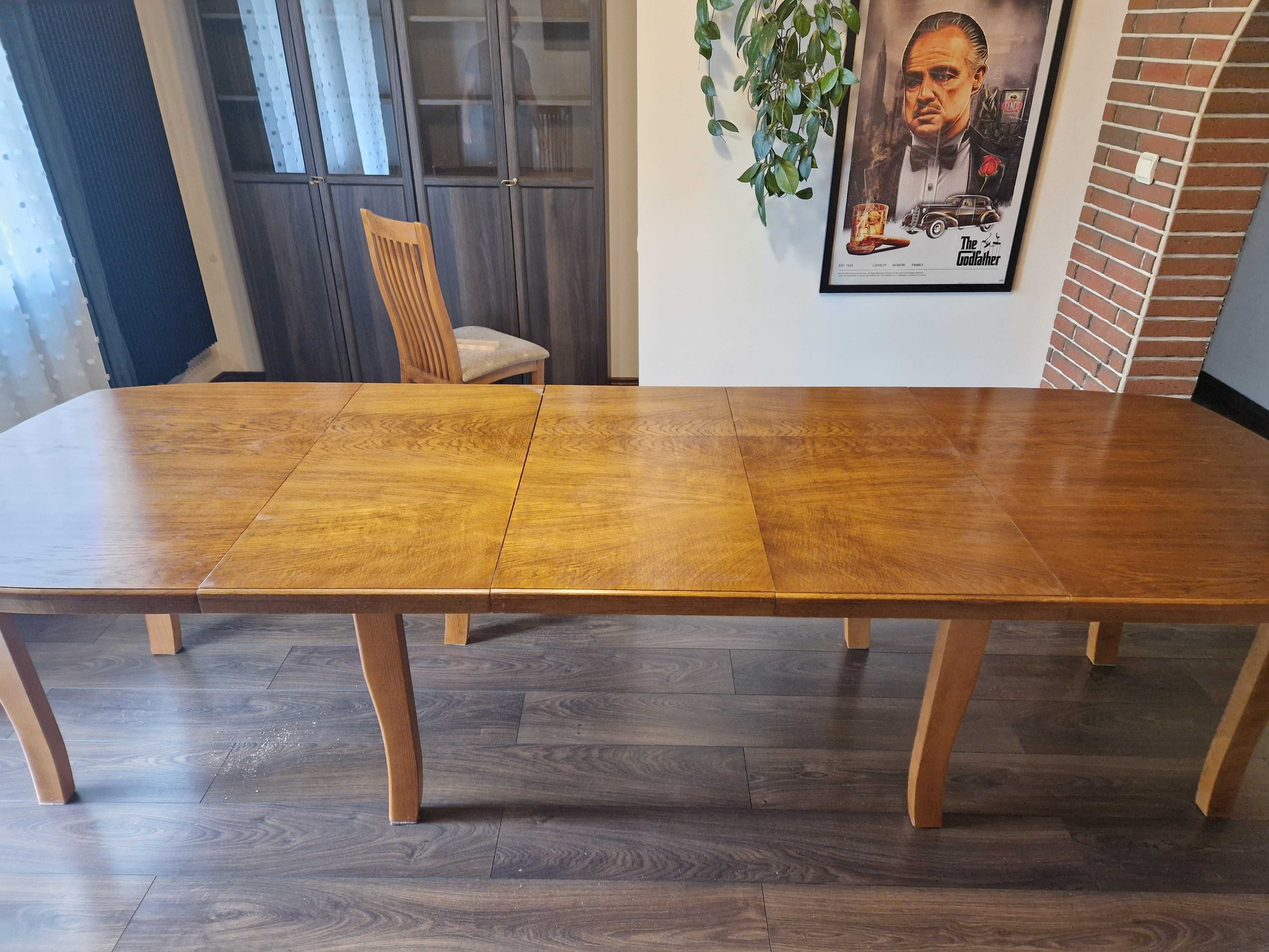 Drewniany, duży stół do salonu