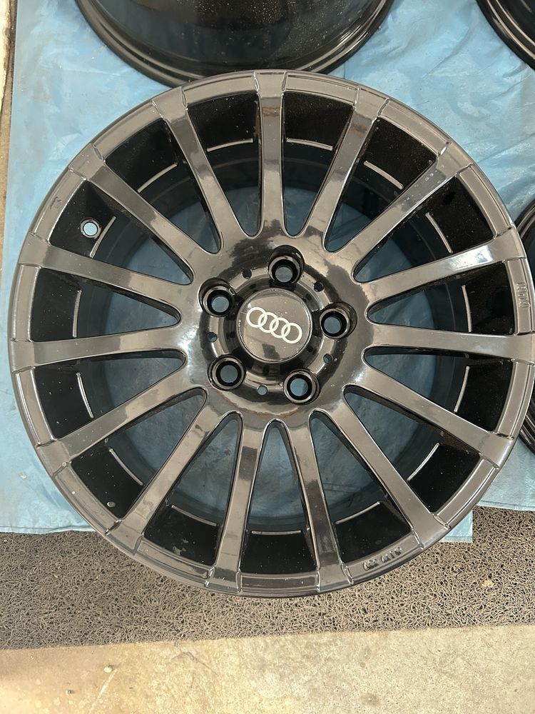 132 Felgi Aluminiowe AUDI R 16 5x112 otwór 57,1 Bardzo Ładne Czarne