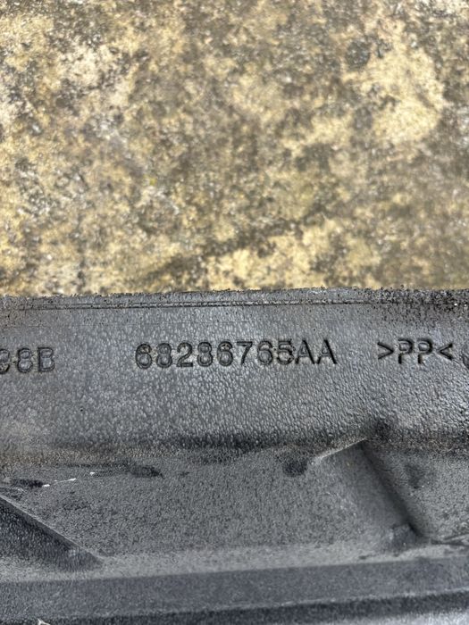 Нижній дефлектор радіатора на Cherokee KL 2019 3.2.